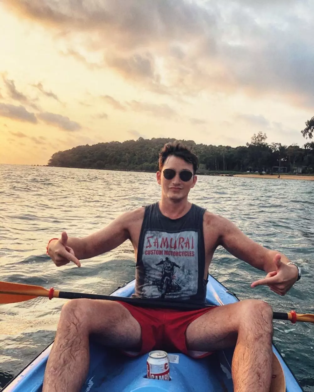 Momen Mike Lewis dan kekasih liburan sekaligus prewedding Instagram 