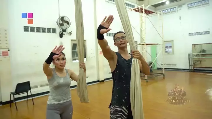 Ayu Ting Ting aerial dance instagram  Ayu Ting Ting aerial dance instagram