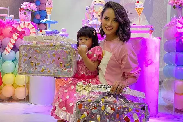 10 Foto perayaan ulang tahun Cattleya anak Ririn Ekawati, meriah © 2020 instagram.com