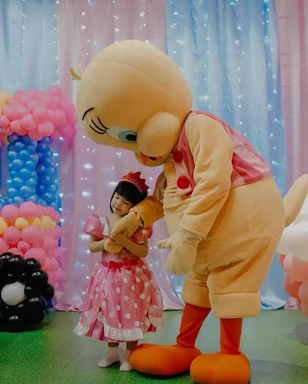 10 Foto perayaan ulang tahun Cattleya anak Ririn Ekawati, meriah © 2020 instagram.com