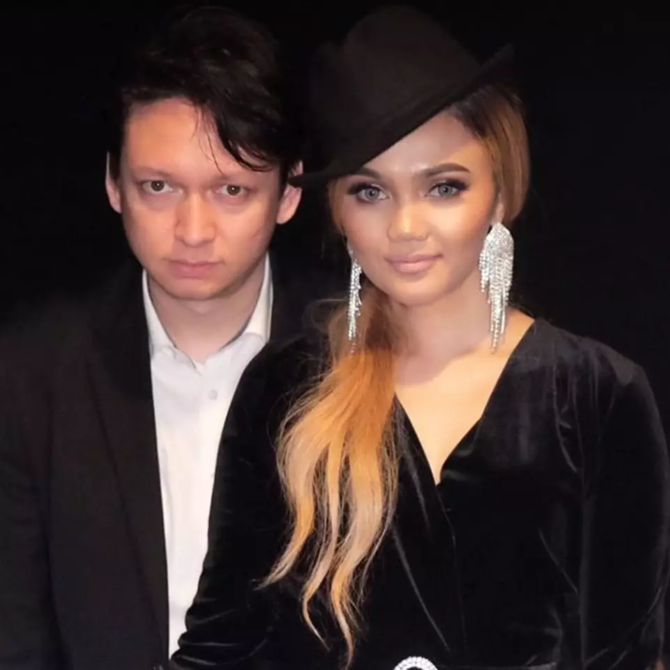 7 Potret Rina Nose dandani suami jadi Lucinta Luna, bikin melongo