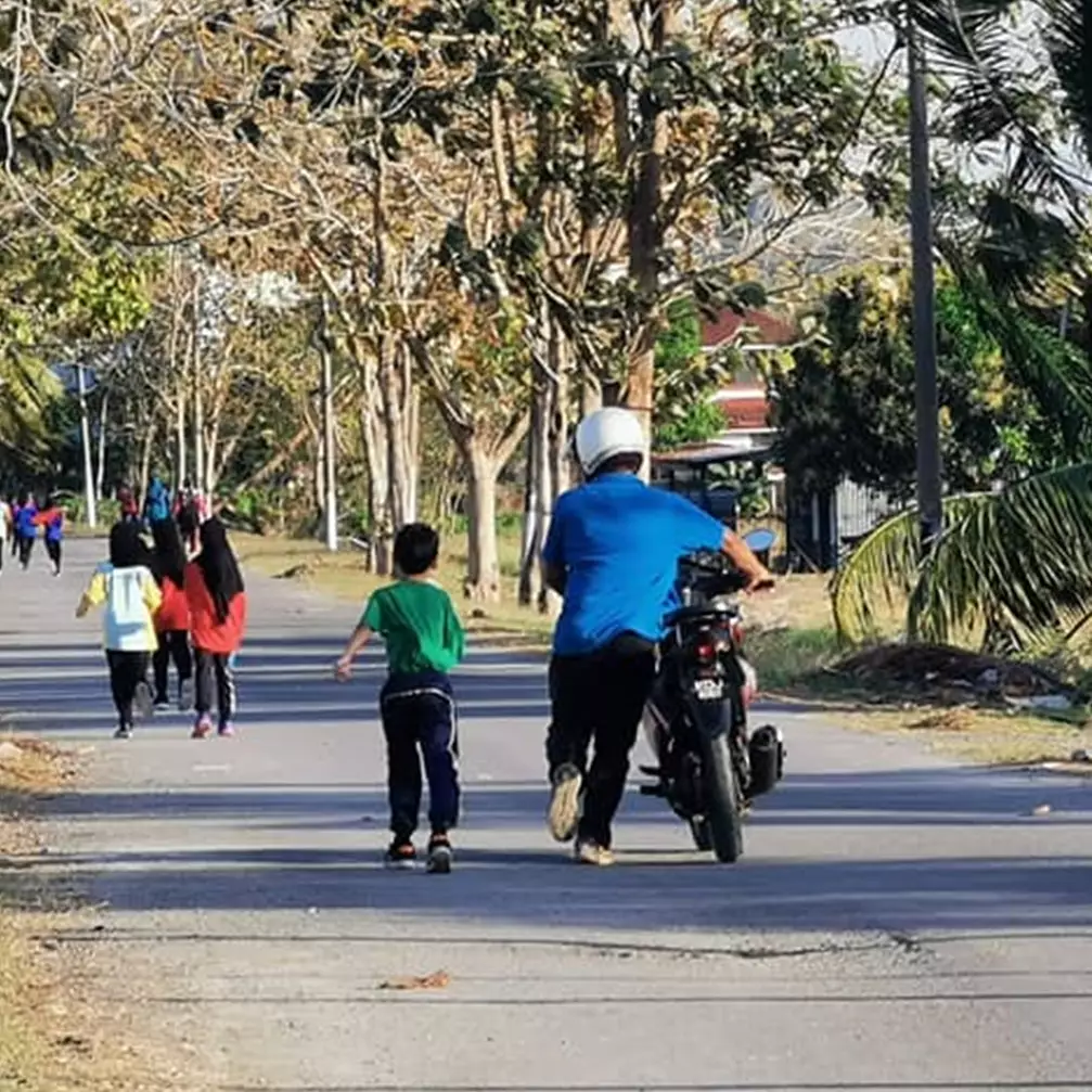 Kisah ayah dampingi anaknya saat latihan lari, potretnya bikin haru