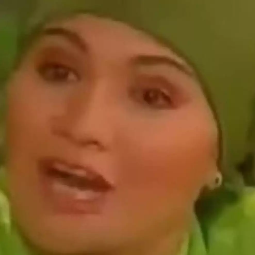 6 Potret terbaru Mpok Lela 'Si Entong', awet muda di usia 49 tahun