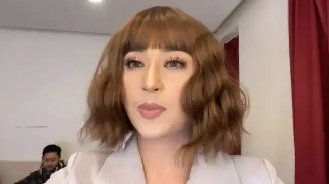 dewi perssik mirip uut  Instagram dewi perssik mirip uut  Instagram