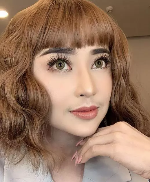 dewi perssik mirip uut  Instagram dewi perssik mirip uut  Instagram