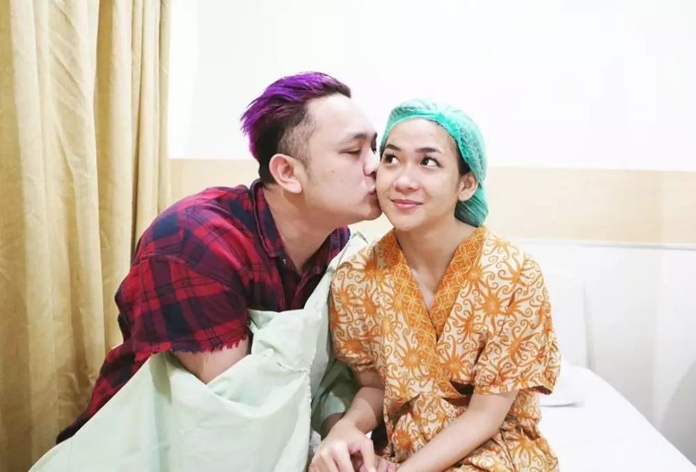 Potret perjuangan Gilang Dirga & istri bayi tabung Instagram  Potret perjuangan Gilang Dirga & istri bayi tabung Instagram