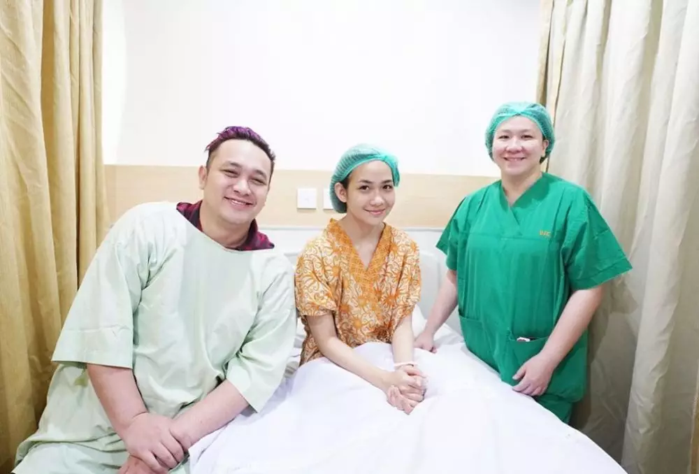 Potret perjuangan Gilang Dirga & istri bayi tabung Instagram  Potret perjuangan Gilang Dirga & istri bayi tabung Instagram