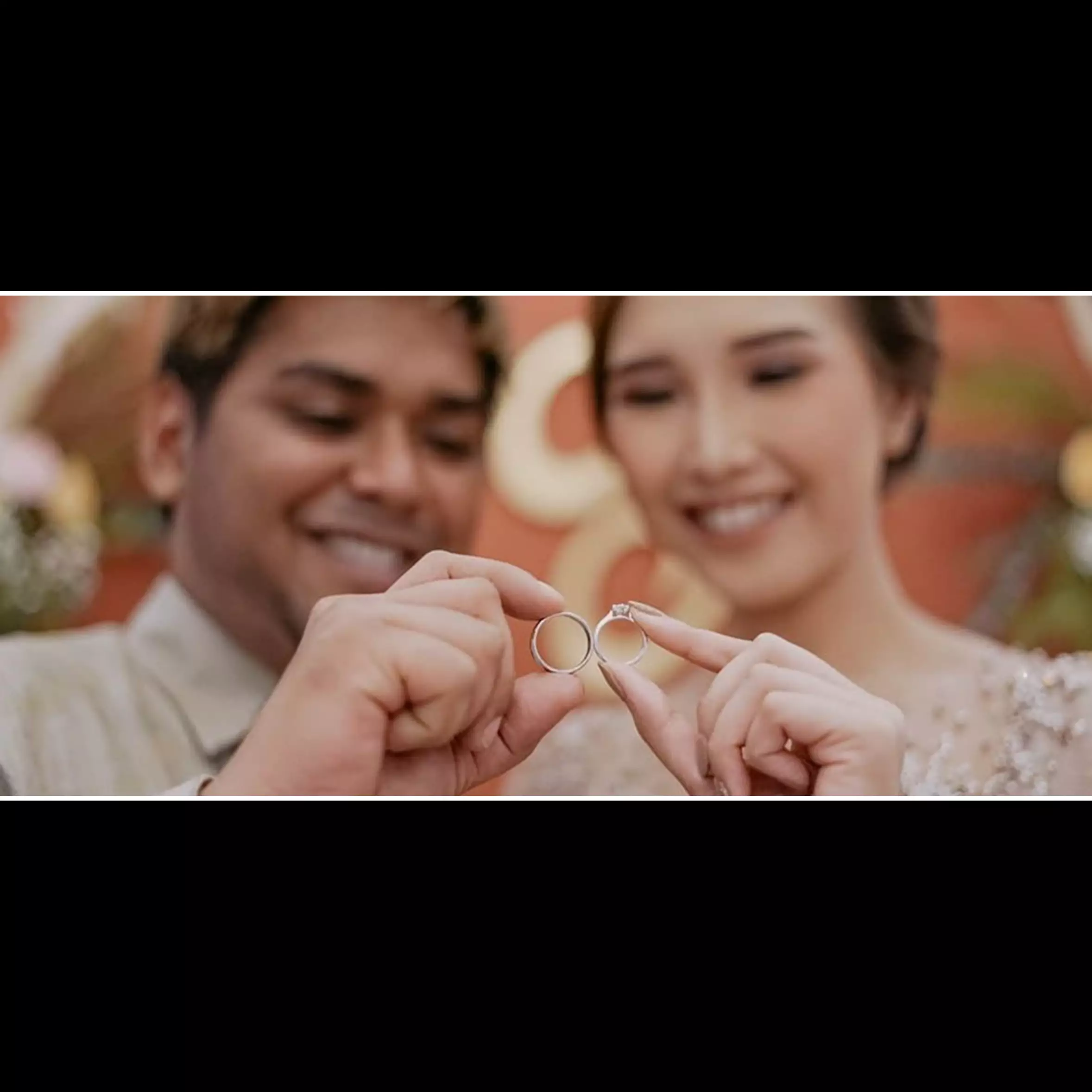 10 Momen lamaran Ahmad Abdul &amp; Artika Rustam, penuh kebahagiaan