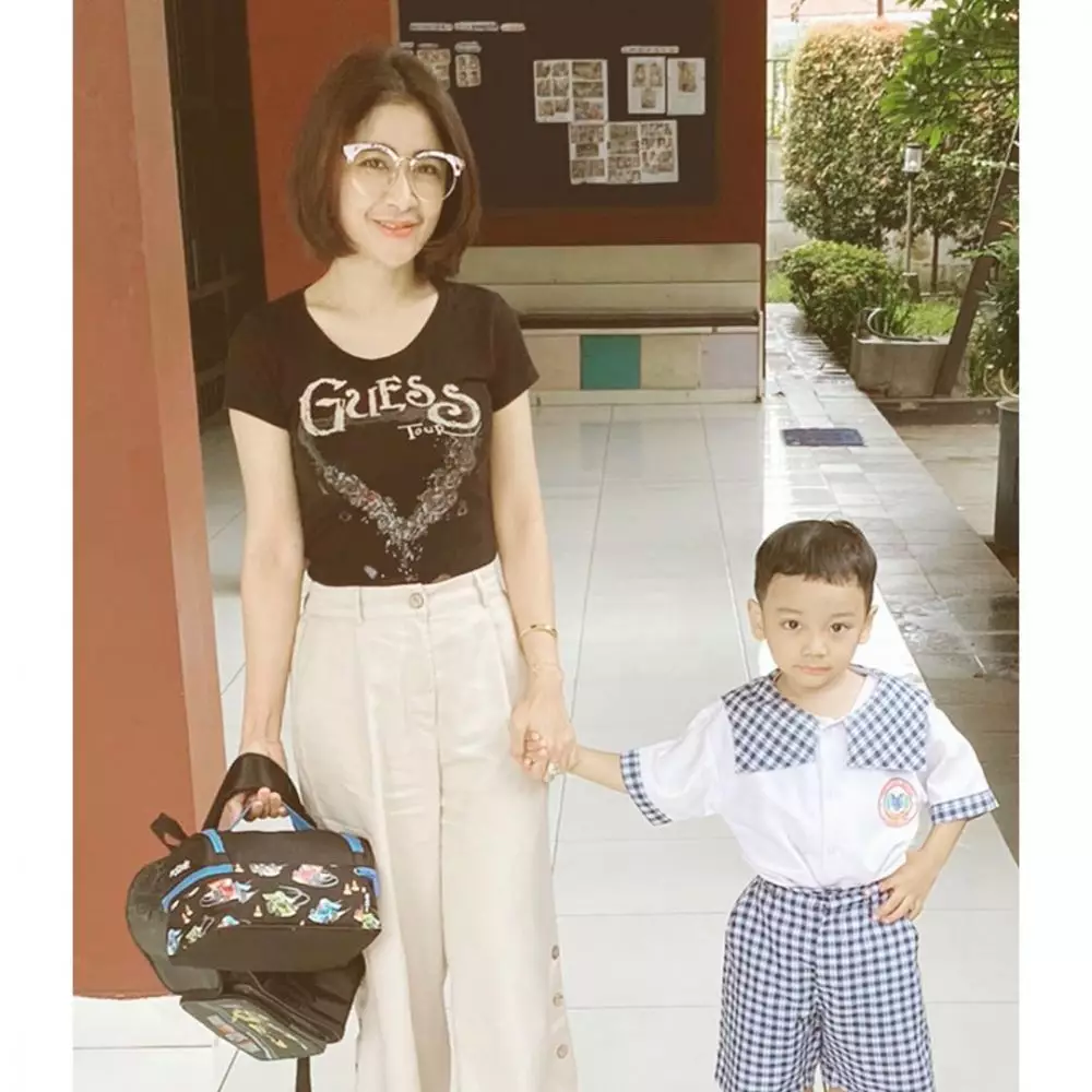 Gaya Uut Permatasari antar anak  Instagram  Gaya Uut Permatasari antar anak  Instagram