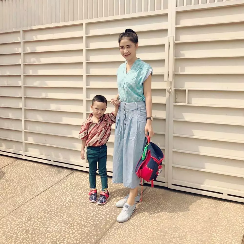 Gaya Uut Permatasari antar anak  Instagram  Gaya Uut Permatasari antar anak  Instagram