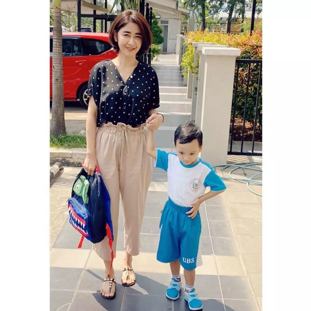 Gaya Uut Permatasari antar anak  Instagram  Gaya Uut Permatasari antar anak  Instagram