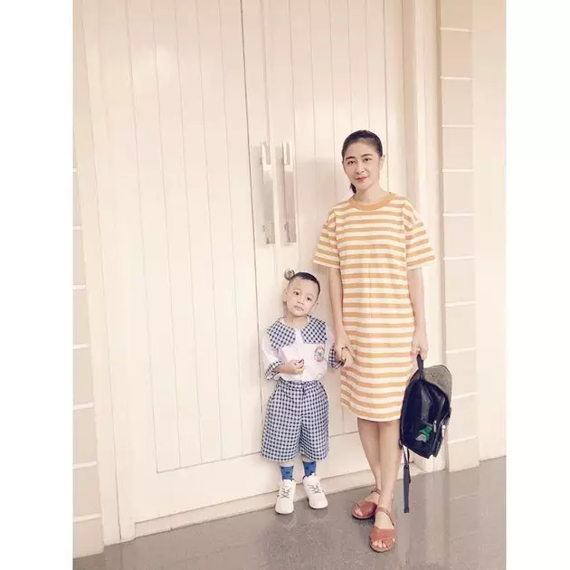 Gaya Uut Permatasari antar anak  Instagram  Gaya Uut Permatasari antar anak  Instagram