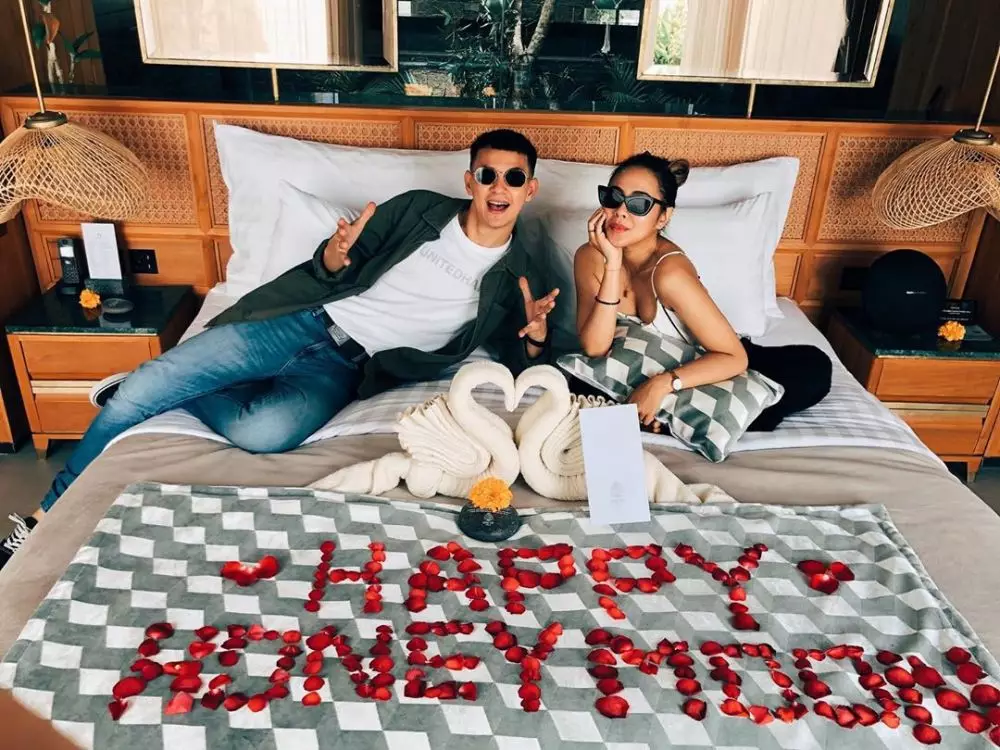 Momen bulan madu Marcell Darwin & istri Instagram 