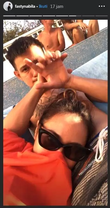 Momen bulan madu Marcell Darwin & istri Instagram 