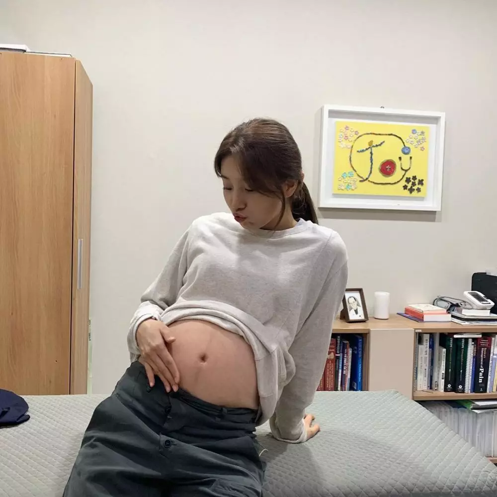 Suzy baby bump Instagram  Suzy baby bump Instagram