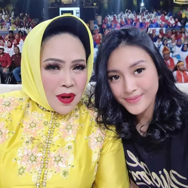 Hetty Koes Endang dan putrinya  Instagram  Hetty Koes Endang dan putrinya  Instagram