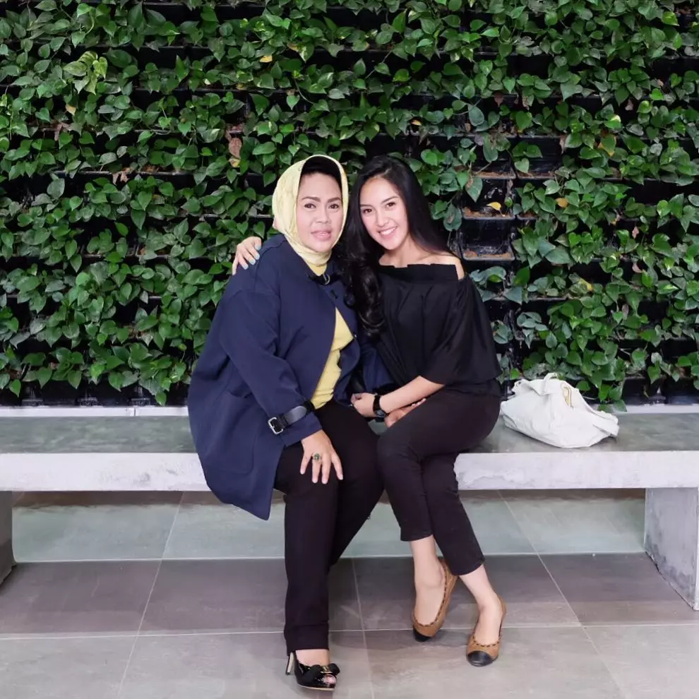 Hetty Koes Endang dan putrinya  Instagram  Hetty Koes Endang dan putrinya  Instagram