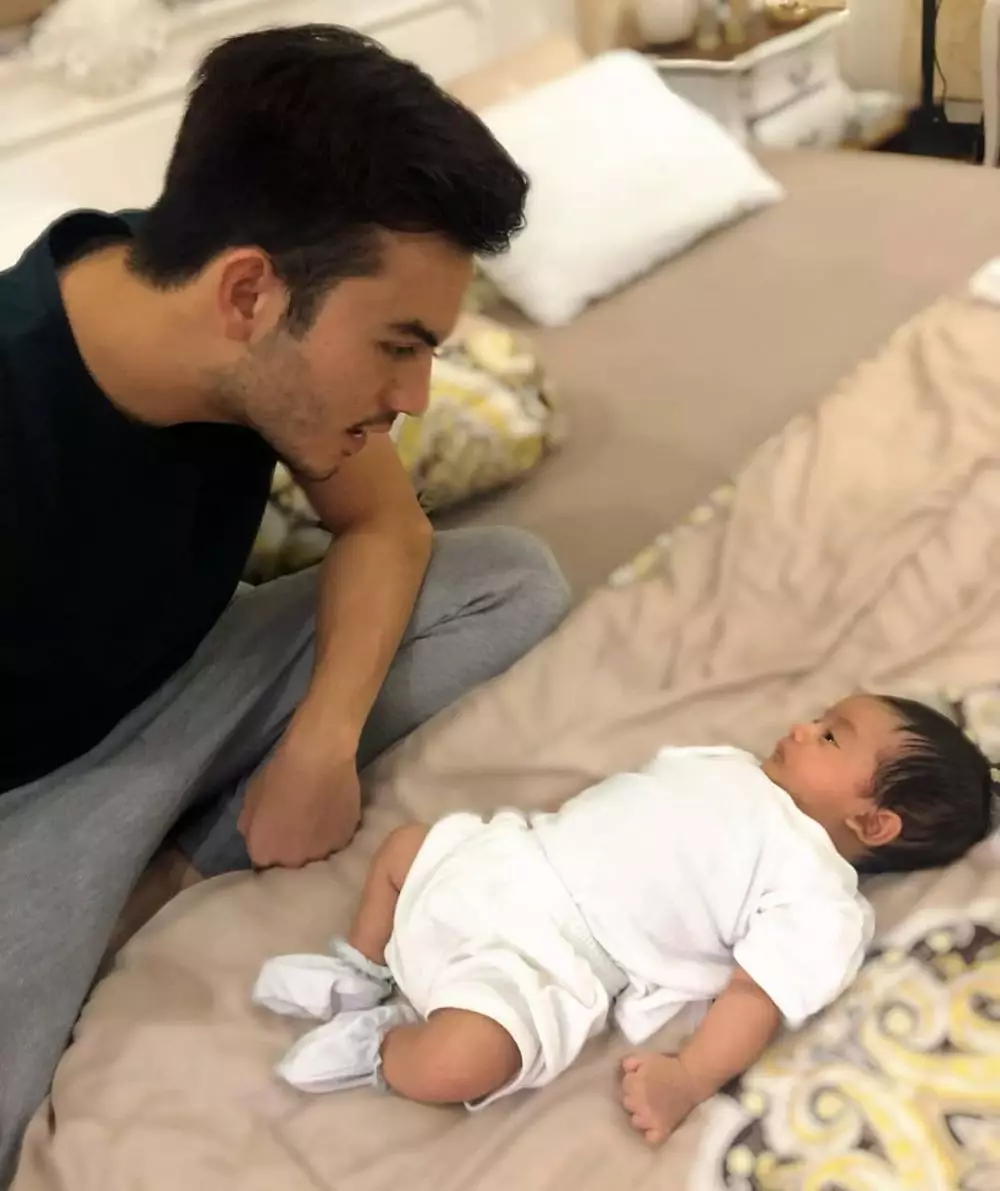 Momen Rizky Nazar momong keponakan Instagram  Momen Rizky Nazar momong keponakan Instagram