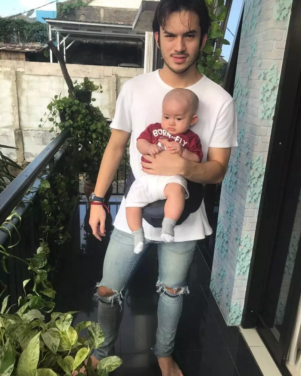Momen Rizky Nazar momong keponakan Instagram  Momen Rizky Nazar momong keponakan Instagram