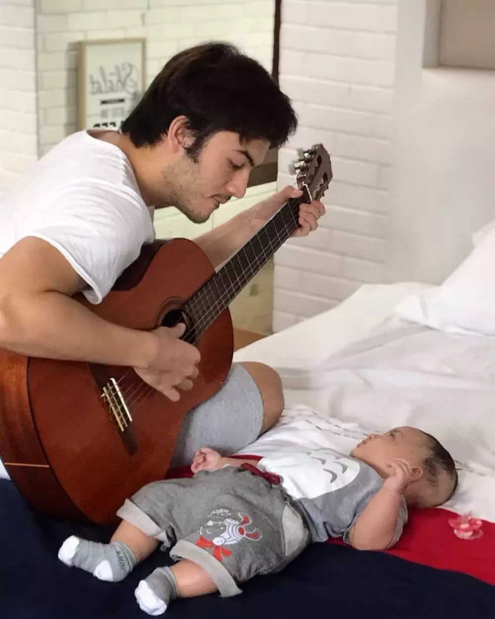 Momen Rizky Nazar momong keponakan Instagram  Momen Rizky Nazar momong keponakan Instagram