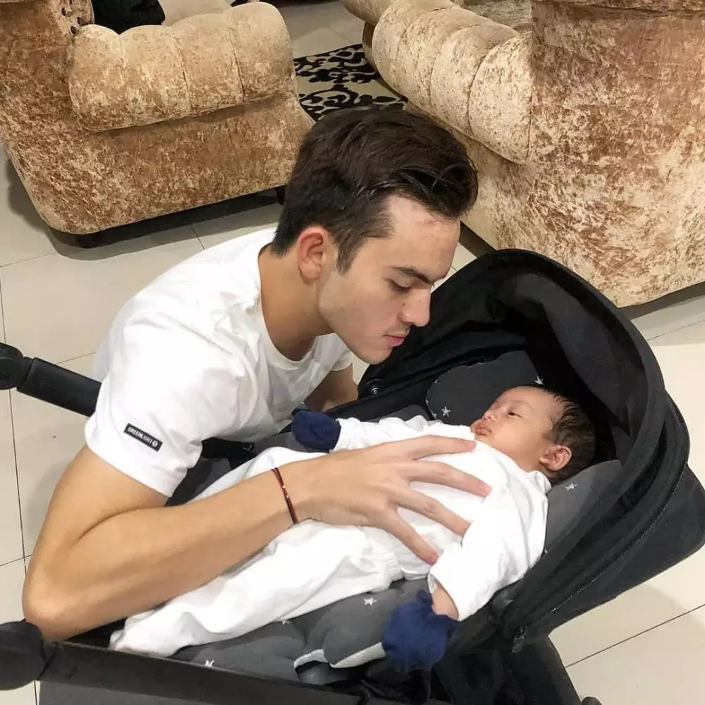 Momen Rizky Nazar momong keponakan Instagram  Momen Rizky Nazar momong keponakan Instagram