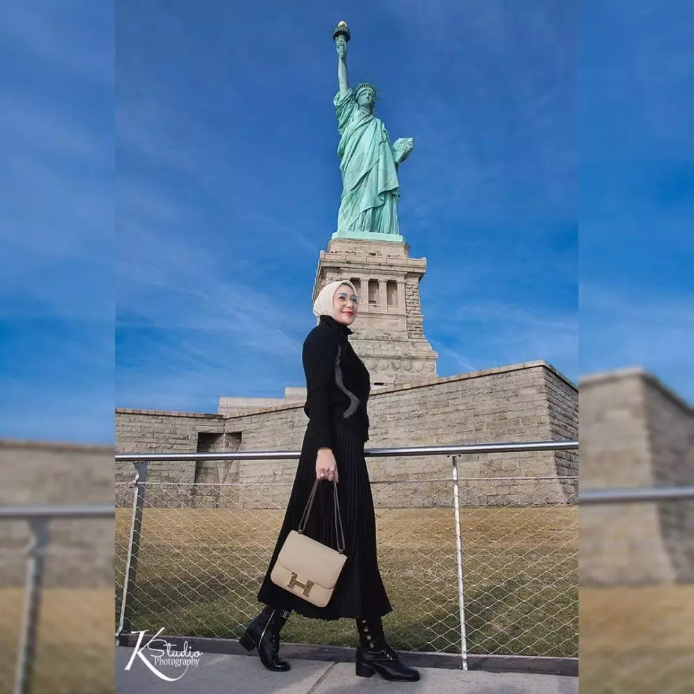 Erin Taulany berhijab  © 2020 Instagram