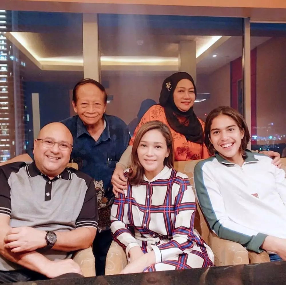 maia estianty orangtua saudara © berbagai sumber