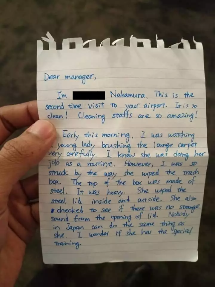 wn jepang tulis surat untuk petugas kebersihan bandara © Twitter/@mantriss wn jepang tulis surat untuk petugas kebersihan bandara © Twitter/@mantriss