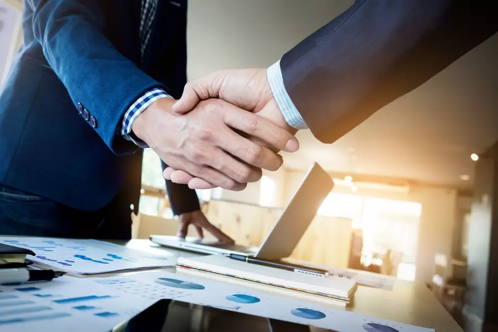 Binus_Bisnis © 2020 Shutterstock.com