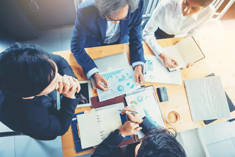 Binus_Bisnis © 2020 Shutterstock.com