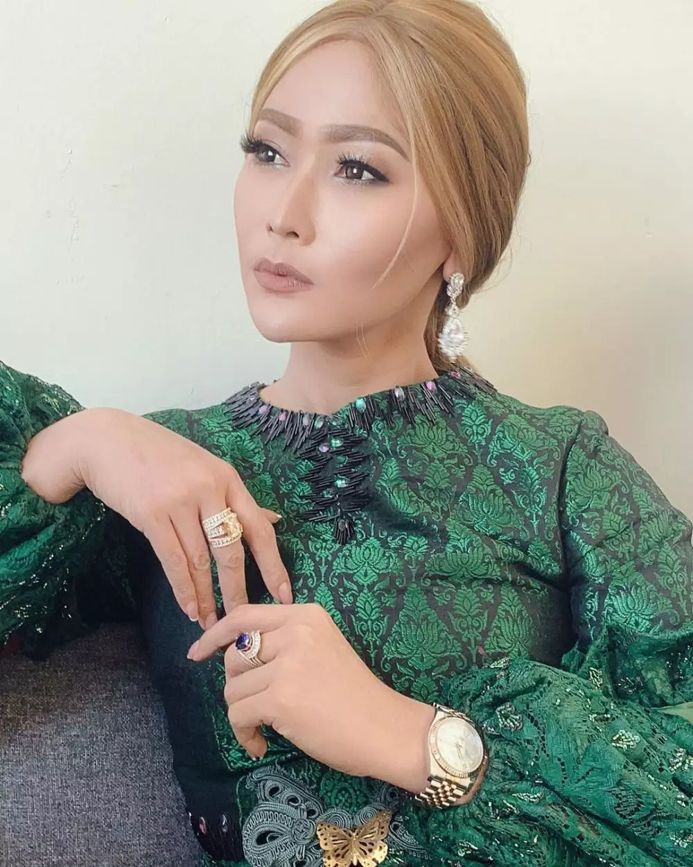 cerita Inul Daratista berbagai sumber cerita Inul Daratista berbagai sumber