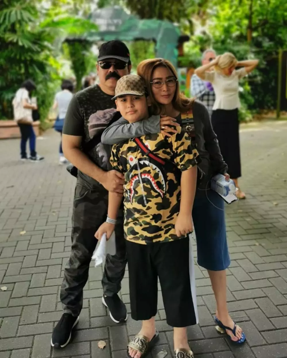 cerita Inul Daratista berbagai sumber cerita Inul Daratista berbagai sumber