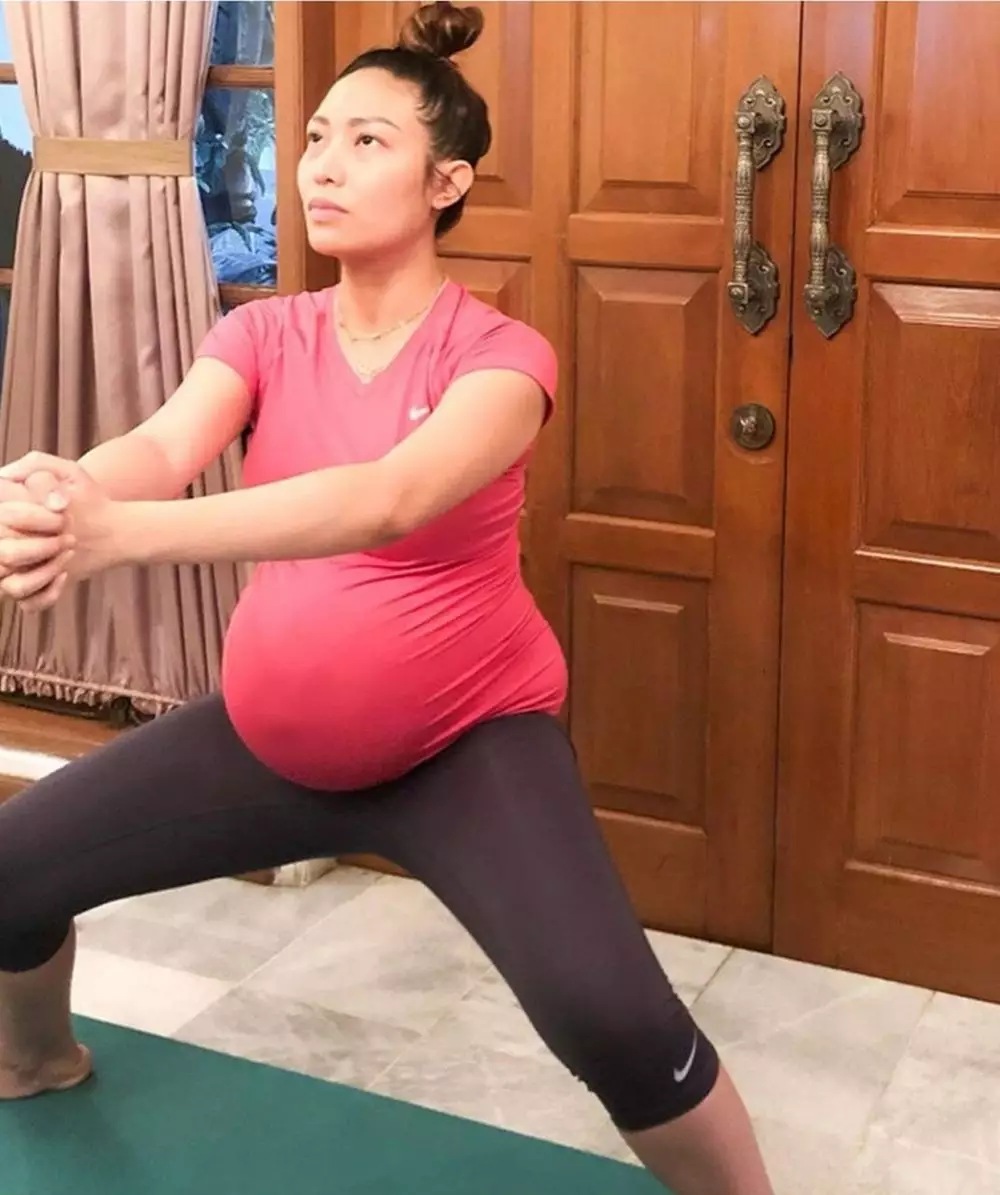 7 Pesona Ayu Dewi tanpa makeup, paras cantiknya jadi sorotan © 2020 instagram.com 7 Pesona Ayu Dewi tanpa makeup, paras cantiknya jadi sorotan © 2020 instagram.com