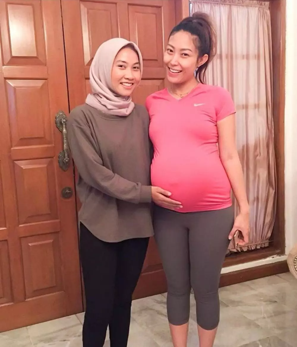 7 Pesona Ayu Dewi tanpa makeup, paras cantiknya jadi sorotan © 2020 instagram.com 7 Pesona Ayu Dewi tanpa makeup, paras cantiknya jadi sorotan © 2020 instagram.com