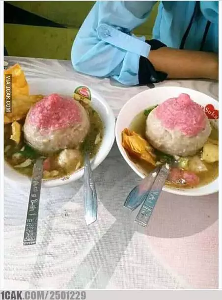 penampakan di warung bakso Istimewa