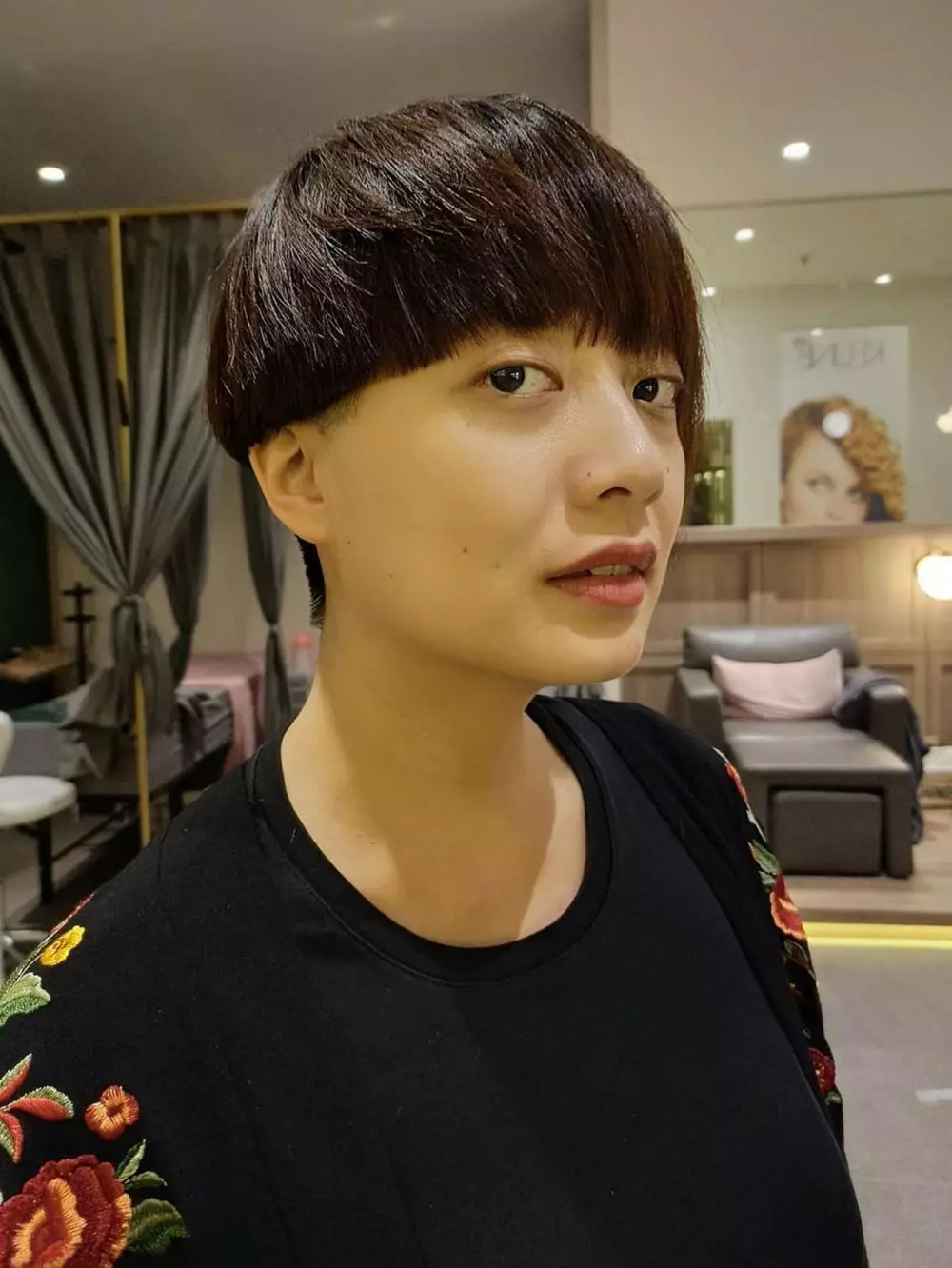 6 Potret Leony berambut nyentrik super pendek, bikin pangling © 2020 instagram.com 6 Potret Leony berambut nyentrik super pendek, bikin pangling © 2020 instagram.com