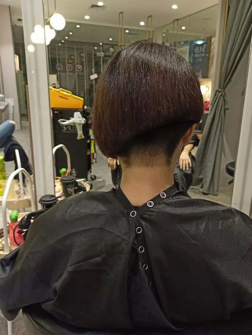 6 Potret Leony berambut nyentrik super pendek, bikin pangling © 2020 instagram.com 6 Potret Leony berambut nyentrik super pendek, bikin pangling © 2020 instagram.com