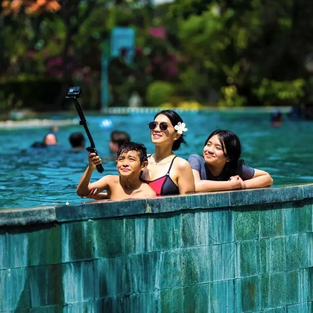 7 Potret Lovely, anak perempuan Angel Karamoy yang jarang tersorot © 2020 instagram.com