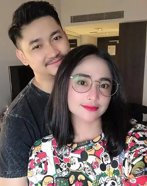 suami seleb dituduh pengangguran  Istimewa