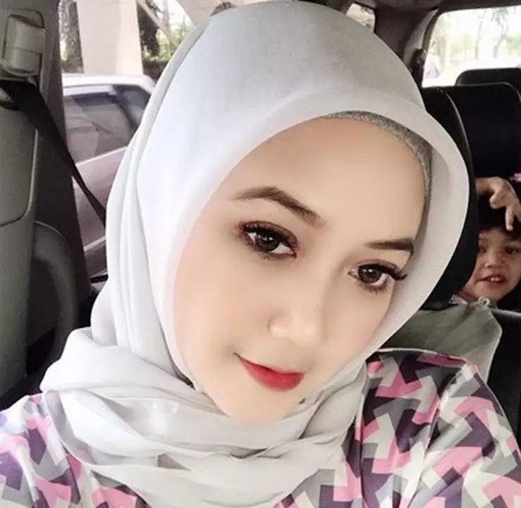 Mpok Fatimah ibu si Entong © 2020 instagram.com
