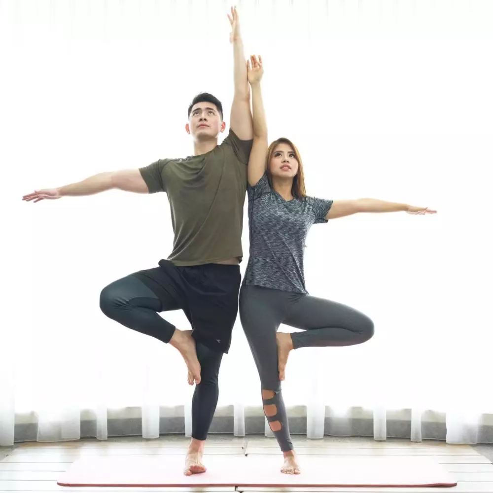 Yoga berpasangan © 2020 brilio.net