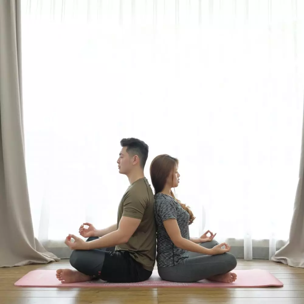 Yoga berpasangan © 2020 brilio.net