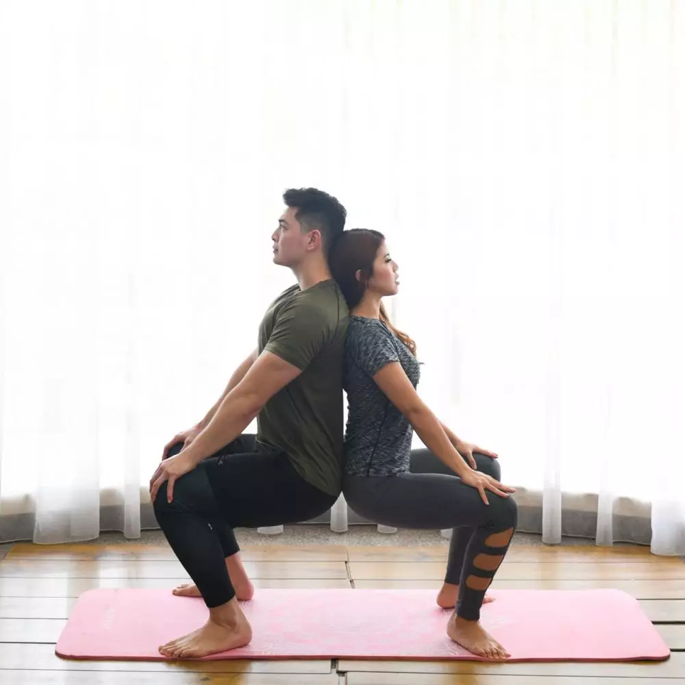 Yoga berpasangan © 2020 brilio.net