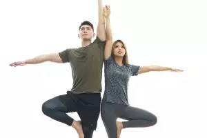 10 Pose yoga untuk meningkatkan romantisme dengan pasangan
