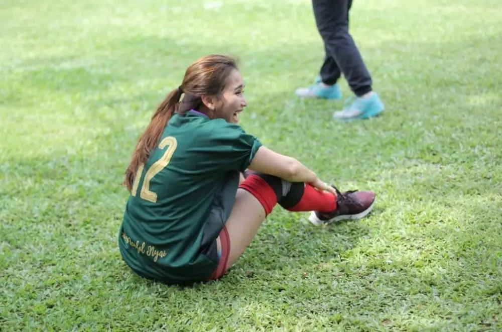 Ayu Ting Ting main bola  Instagram 