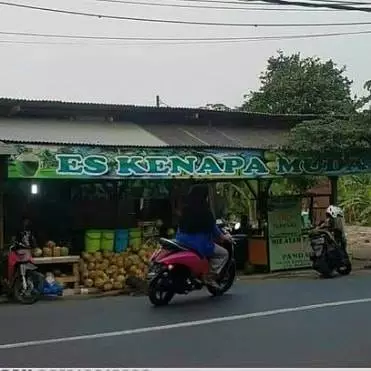 spanduk absurd bikin geleng kepala © 2020 1cak.com