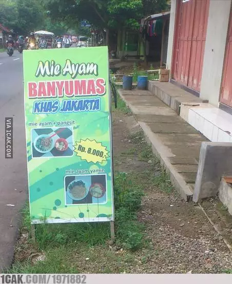 spanduk absurd bikin geleng kepala © 2020 1cak.com