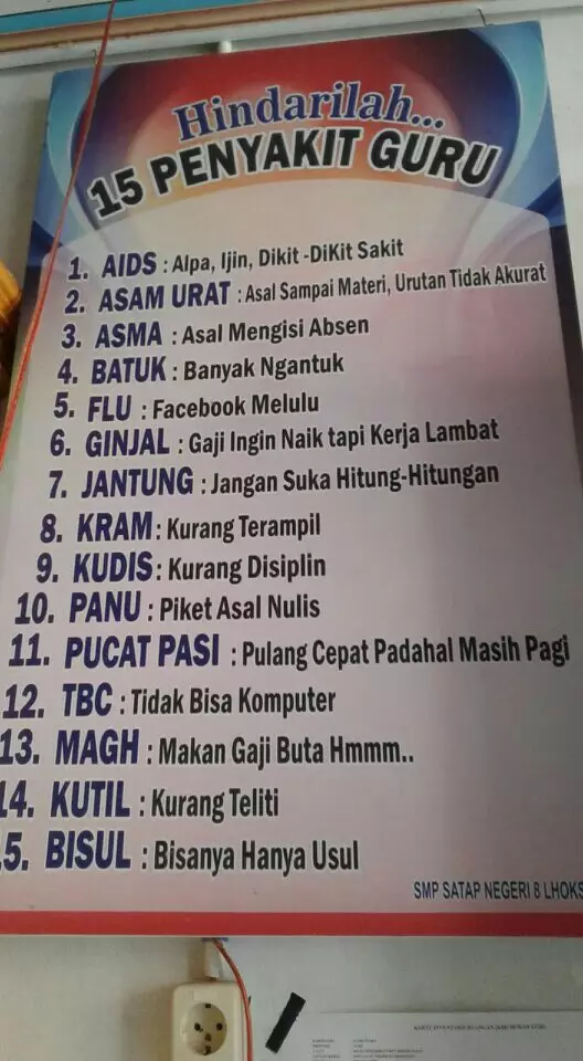 spanduk absurd bikin geleng kepala © 2020 1cak.com