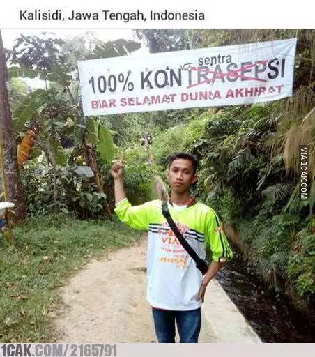 spanduk absurd bikin geleng kepala © 2020 1cak.com