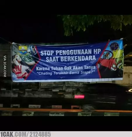 spanduk absurd bikin geleng kepala © 2020 1cak.com